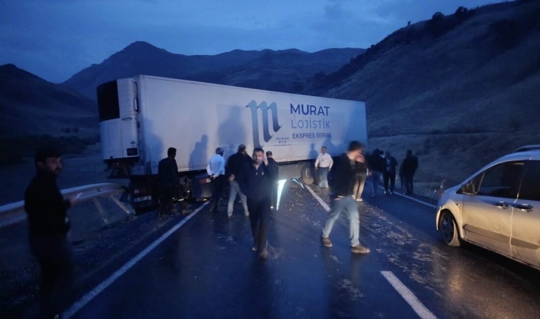 Hakkari’nin Yüksekova ilçesinde meydana gelen bir trafik kazası sonucunda tır