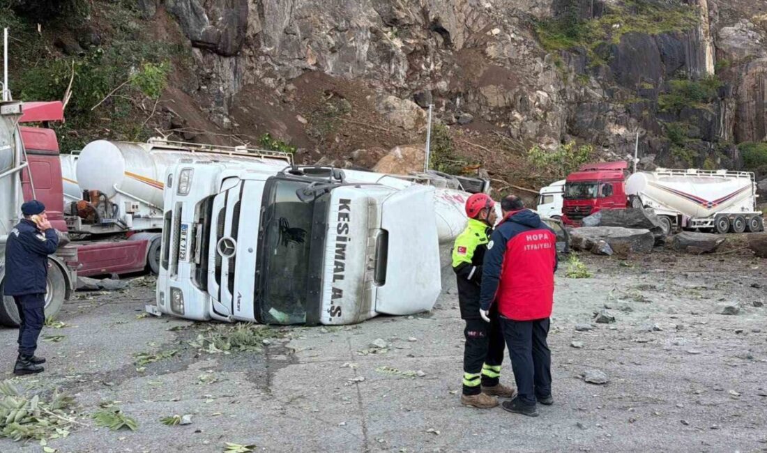 Artvin’in Hopa ilçesinde, Esenkıyı Tır Parkı’nda meydana gelen olayda, yamaçtan
