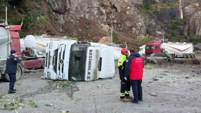 Artvin’in Hopa ilçesinde, Esenkıyı Tır Parkı’nda meydana gelen olayda, yamaçtan