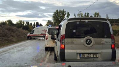Tokat’ta meydana gelen trafik kazasında iki aracın kafa kafaya çarpışması