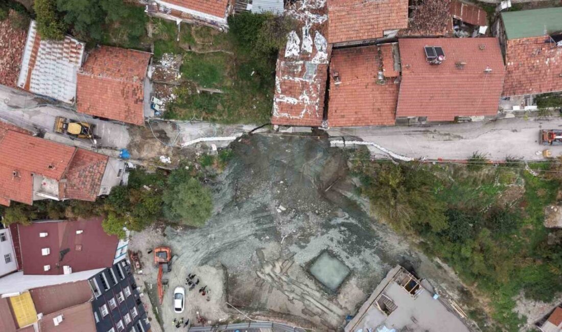 Tokat’ta, Kaleardı Mahallesi Dikmenler Caddesi’nde bir inşaat alanının yanındaki yolun