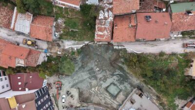 Tokat’ta, Kaleardı Mahallesi Dikmenler Caddesi’nde bir inşaat alanının yanındaki yolun