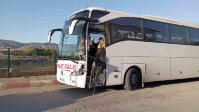 Tokat’ın Yeşilyurt ilçesinde meydana gelen trafik kazasında, yolcu otobüsü ile