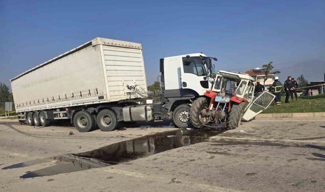 Tokat’ın Erbaa ilçesinde tır ile traktörün çarpışması sonucu 2 kişi