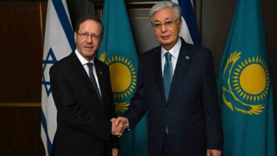 Kazakistan Cumhurbaşkanı Kasım Cömert Tokayev ile İsrail Cumhurbaşkanı Isaac Herzog,
