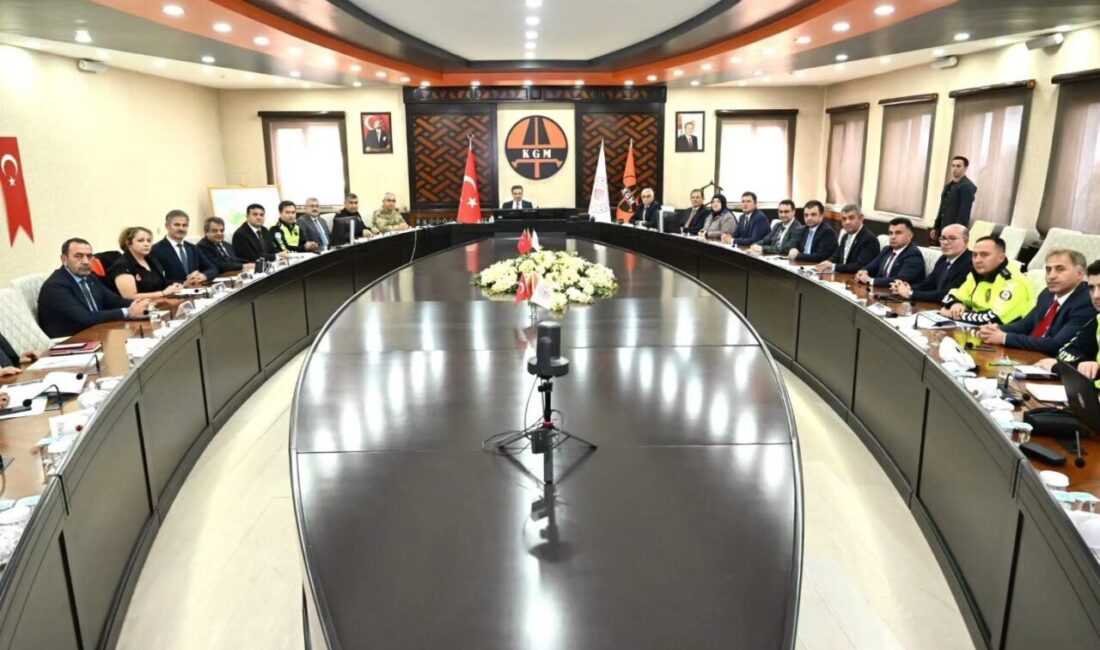 Erzurum Valisi Aydın Baruş başkanlığında Karayolu Trafik Güvenliği Stratejisi İl