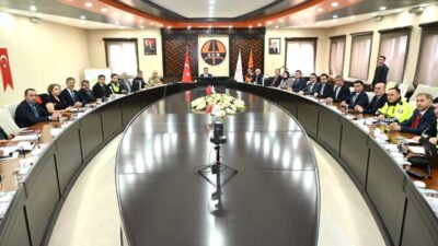 Erzurum Valisi Aydın Baruş başkanlığında Karayolu Trafik Güvenliği Stratejisi İl