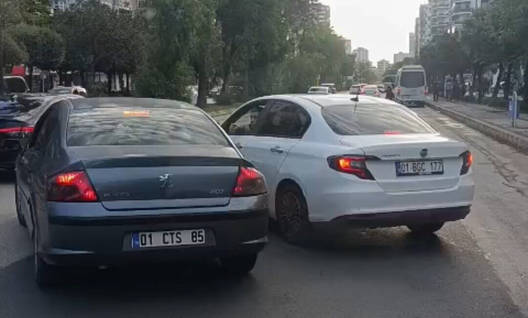 Adana’da yol verme konusunda iki sürücü arasında çıkan bir tartışma,