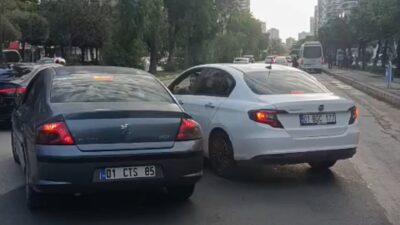 Adana’da yol verme konusunda iki sürücü arasında çıkan bir tartışma,