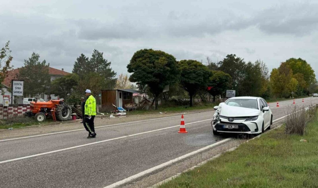 Kastamonu’nun Taşköprü ilçesinde bir otomobilin traktöre arkadan çarpması sonucu otomobil
