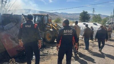 Tunceli’de meydana gelen ahır yangını, hızla büyümeden kontrol altına alınarak