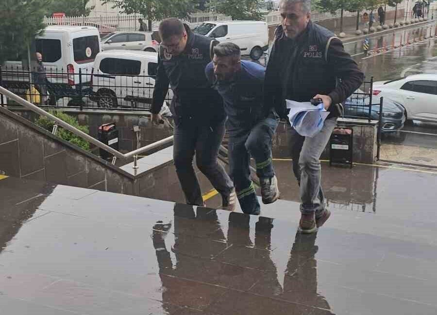 Çerkezköy ilçesinde, Türk bayrağını çöpe atan ve daha sonra çıkartıp