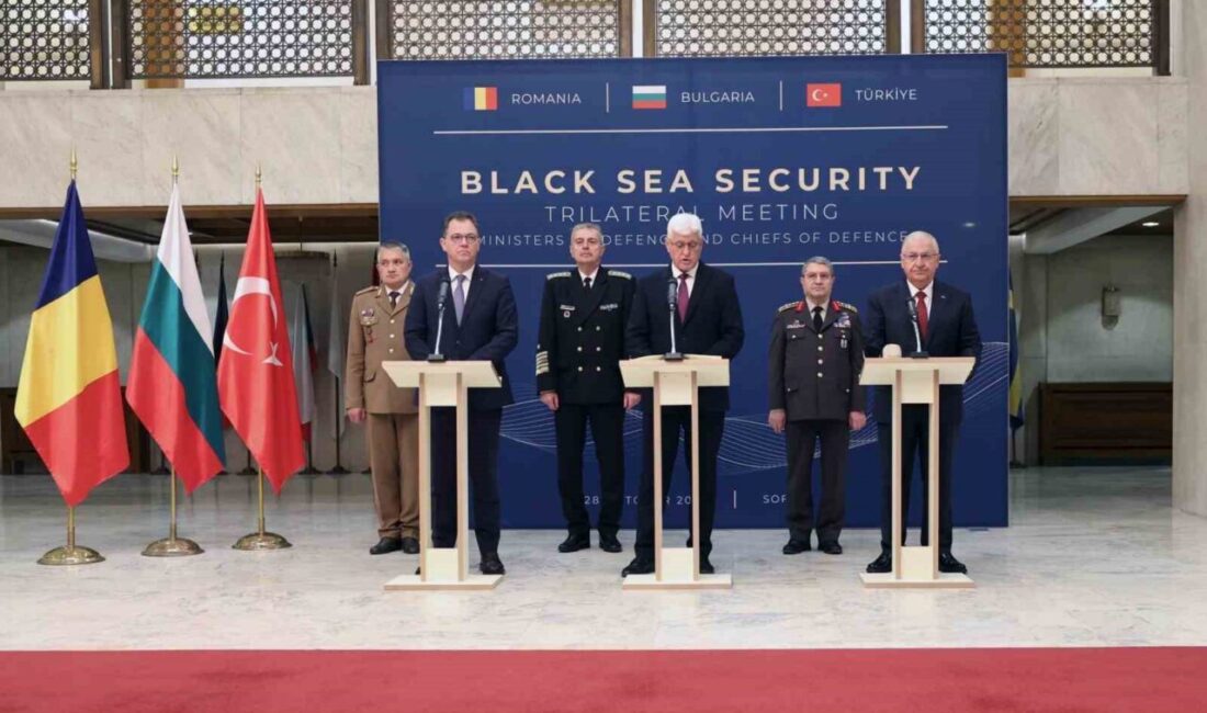 Bulgaristan, Romanya ve Türkiye savunma bakanları, Karadeniz’deki ticari gemilere yönelik