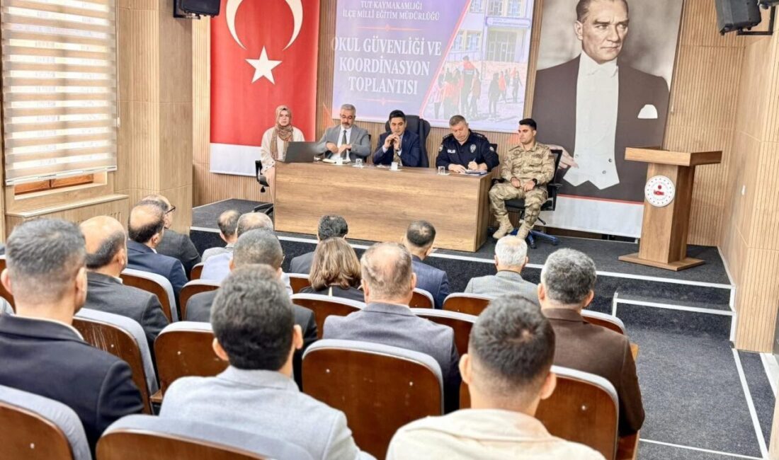Adıyaman’ın Tut ilçesinde Kaymakam Abdülhamit Bağış başkanlığında bir okul güvenliği