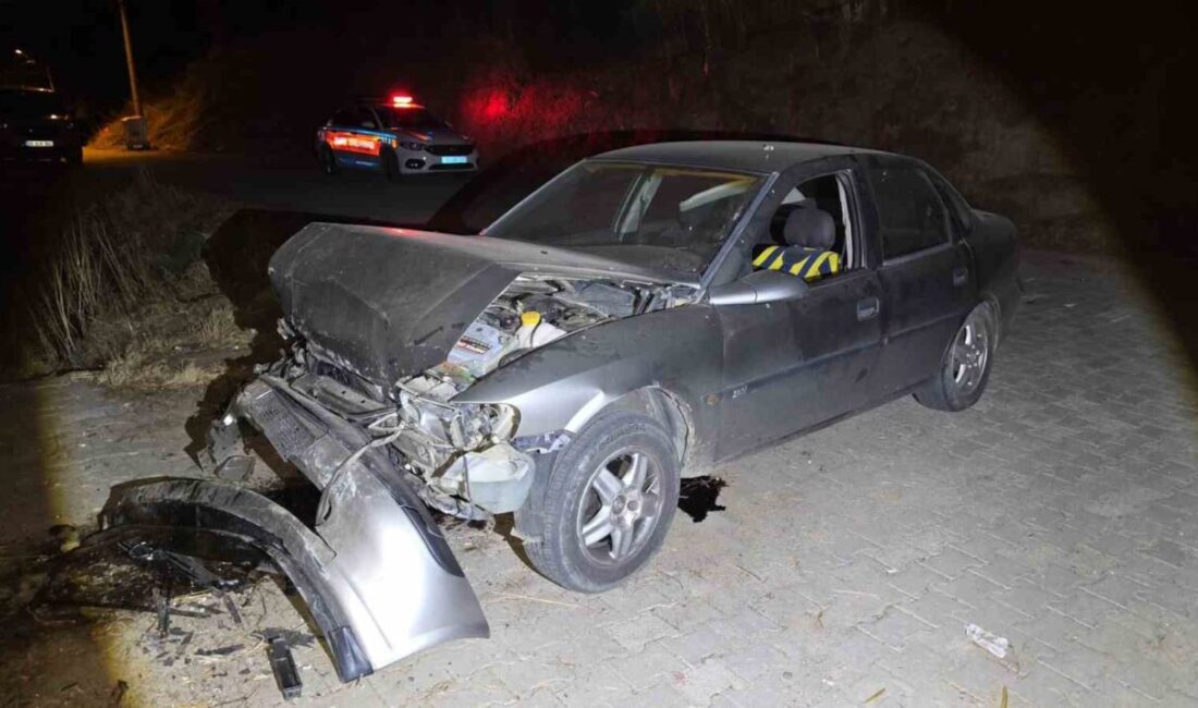 Aydın’ın Nazilli ilçesinde, bir otomobil uçurumdan yuvarlanarak içinde mahsur kalan