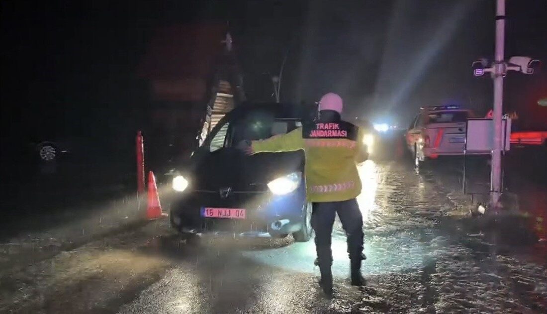 Bursa’nın Uludağ bölgesinde yaşanan kar yağışı sonucunda kar kalınlığı 20