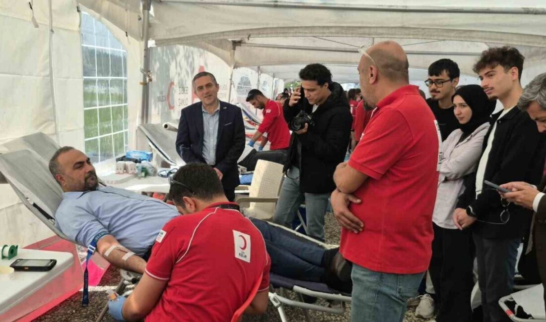 Bartın Üniversitesi ve Türk Kızılayı iş birliğiyle düzenlenen kan bağış