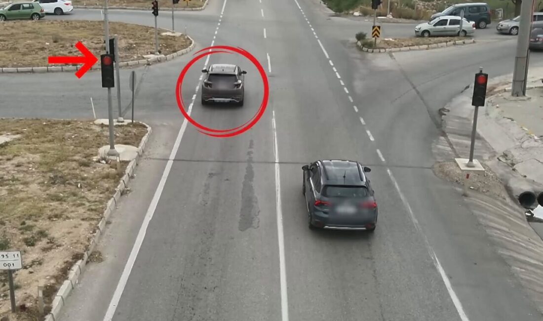 Uşak’ta trafik güvenliğini sağlamak amacıyla gerçekleştirilen denetimlerde kırmızı ışık ihlali