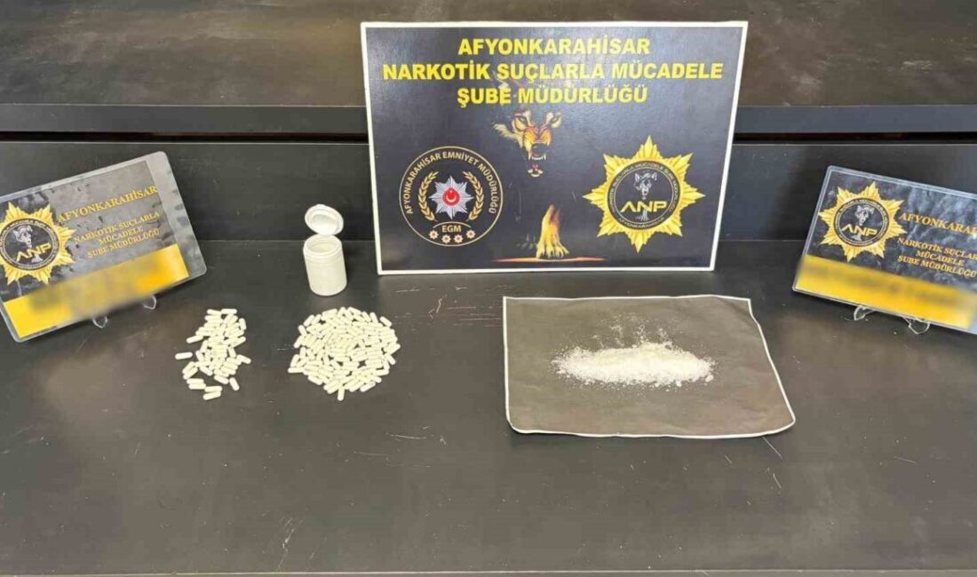 Afyonkarahisar’da, polis ekipleri tarafından durdurulan bir otomobilde yapılan aramada uyuşturucu