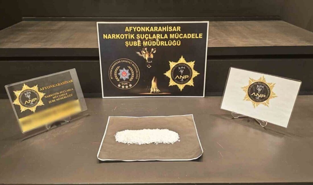 Afyonkarahisar’da polis tarafından gerçekleştirilen uyuşturucu operasyonunda gözaltına alınan 3 kişi