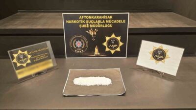 Afyonkarahisar’da polis tarafından gerçekleştirilen uyuşturucu operasyonunda gözaltına alınan 3 kişi