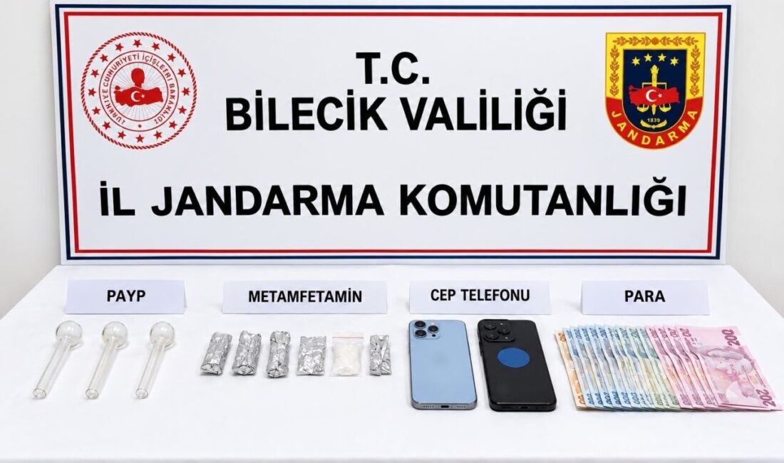 Bilecik İl Jandarma Komutanlığı ekiplerince uyuşturucu satıcılığı yaptığı belirlenen 3