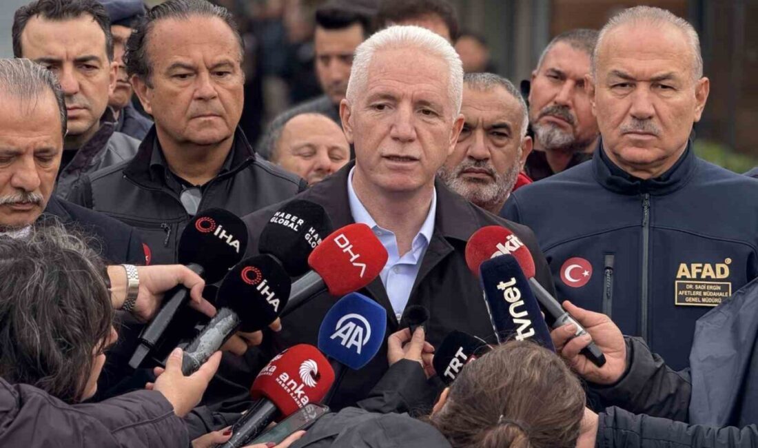 İstanbul Valisi Davut Gül, sel felaketinde 3 kişinin hayatını kaybettiğini,