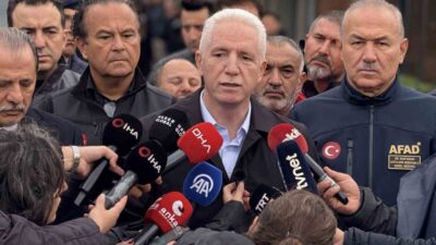 İstanbul Valisi Davut Gül, sel felaketinde 3 kişinin hayatını kaybettiğini,