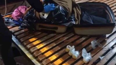 Şanlıurfa’da polis ekipleri bir yolcu otobüsünde yaptıkları aramada, valizin içinde
