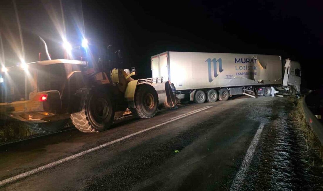 Van-Hakkari karayolunun Dikiltaş mevkisinde meydana gelen bir kaza nedeniyle trafik
