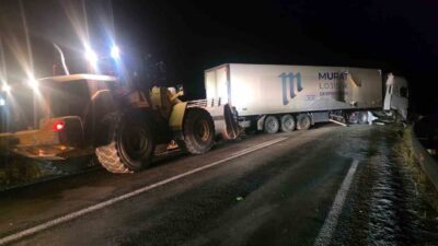 Van-Hakkari karayolunun Dikiltaş mevkisinde meydana gelen bir kaza nedeniyle trafik