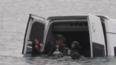 Van’ın İpekyolu ilçesinde bir minibüs, sürücüsünün kontrolünü kaybetmesi sonucu Erçek