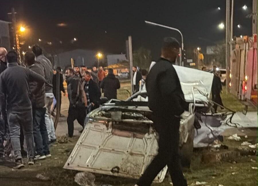 Van’ın Gevaş ilçesinde yakıt tankeri ile otomobilin çarpışması sonucu meydana