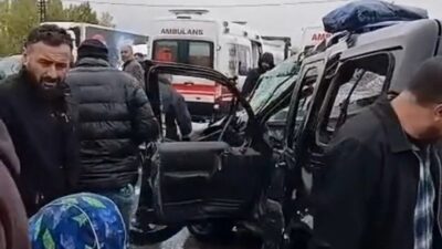 Van’ın Muradiye ilçesinde tırla hafif ticari aracın çarpışması sonucu 2