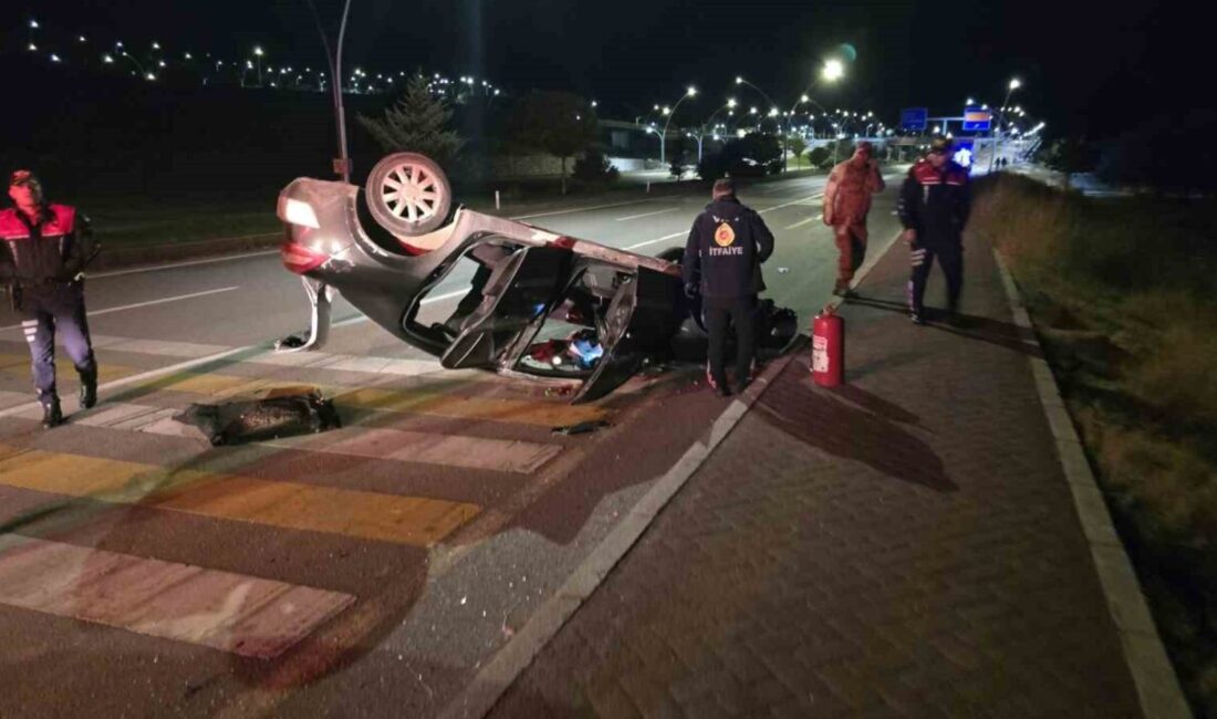 Van’ın Edremit ilçesinde bir otomobilin devrilmesi sonucu meydana gelen trafik