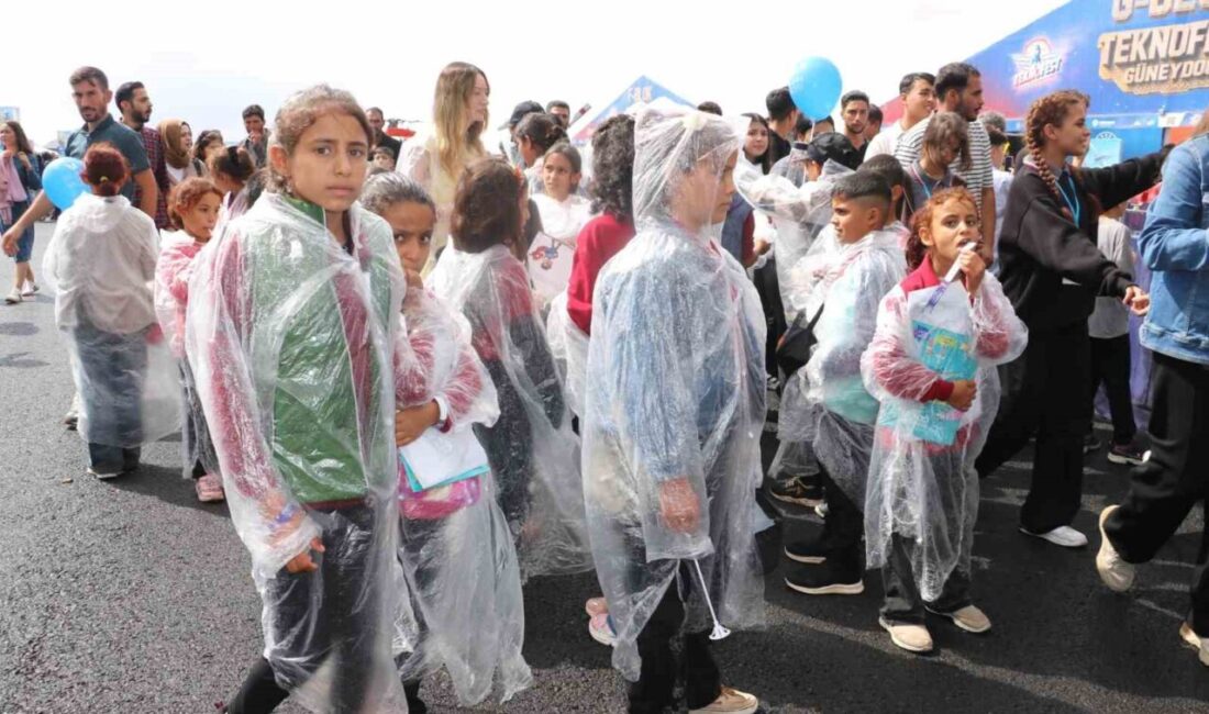 Şanlıurfa GAP Havalimanı’nda düzenlenen TEKNOFEST Güneydoğu festivali, yağışlı havaya rağmen