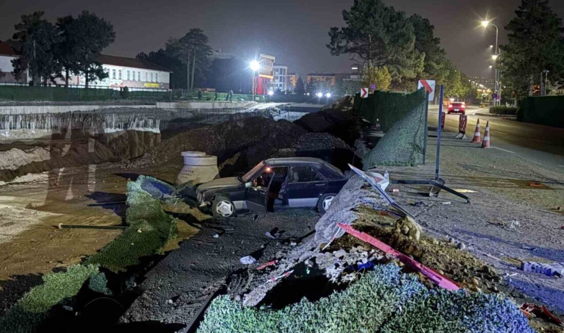 Kayseri Melikgazi ilçesinde meydana gelen olayda, bir araç virajı alamayarak