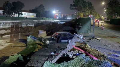 Kayseri Melikgazi ilçesinde meydana gelen olayda, bir araç virajı alamayarak