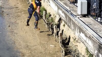 Yalova’da, Rüstem Paşa Mahallesi Gazi Paşa Caddesi’ndeki bir derede mahsur