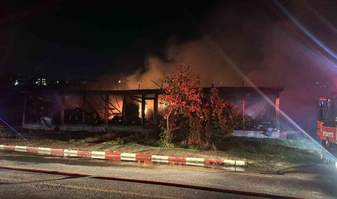 Yalova’nın Kadıköy beldesinde bulunan bir mobilya imalathanesinde çıkan yangın, itfaiye