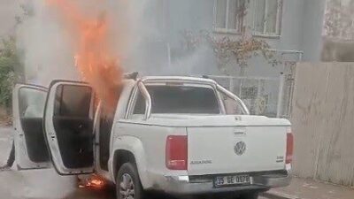 İzmir’in Buca ilçesinde, seyir halindeki bir araç motor bölümünde alev