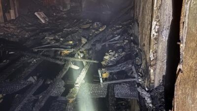 Aydın’ın Karacasu ilçesinde bir evde meydana gelen yangın sırasında üç