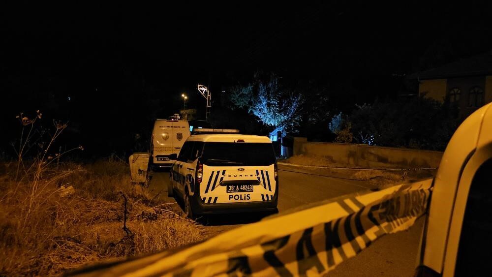 Hacılar ilçesinde yaşlı bir çiftin, alacak verecek meselesi yüzünden evlerinin