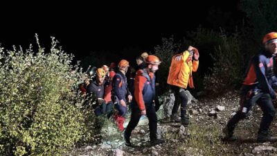 İHH gönüllülerinden üçü, Isparta’nın Sütçüler ilçesinde bulunan Yazılı Kanyon’da mahsur