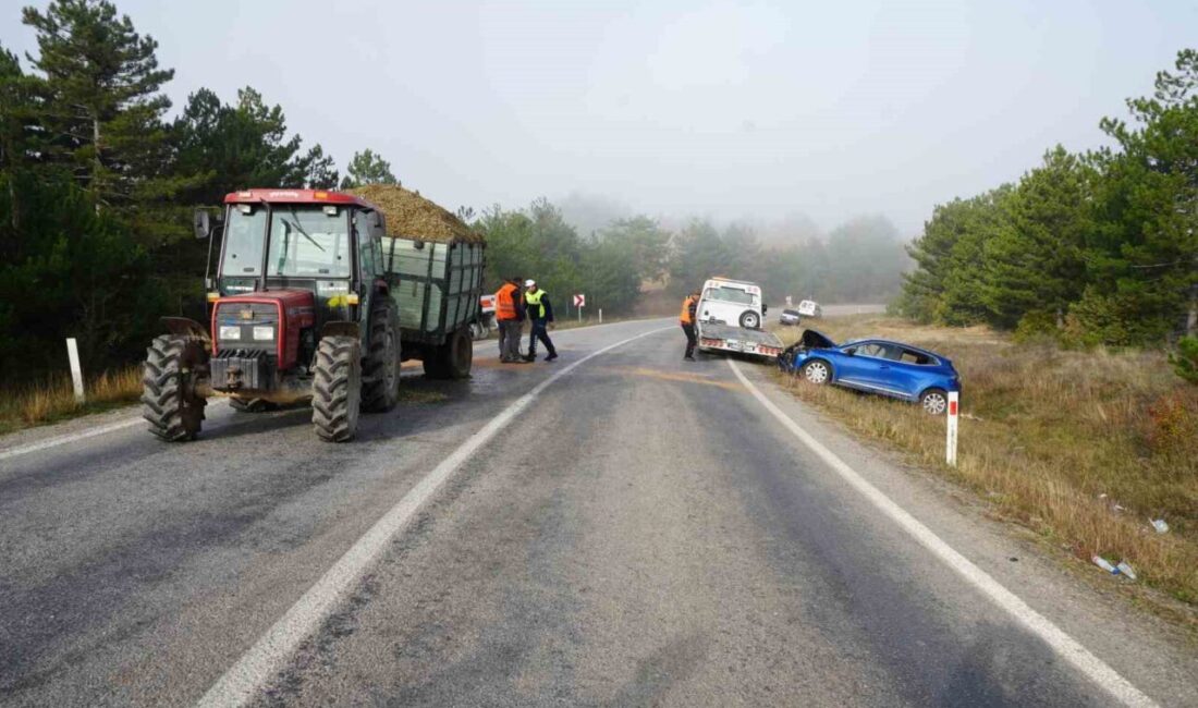 Kastamonu’da yoğun sis sebebiyle görüş mesafesinin düştüğü yolda pancar posası