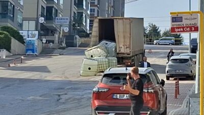 Bursa’da, kimyasal madde taşıyan bir aracın dorsesinde bulunan 4 varilin