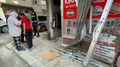 Elazığ’da şehir içi yolcu minibüsü ile ticari taksinin çarpışması sonucu