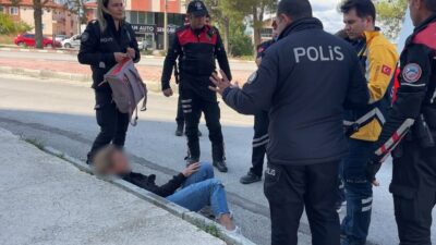 Burdur’da, alkollü olduğu düşünülen bir Ukraynalı kadın, cadde üzerinde araçların