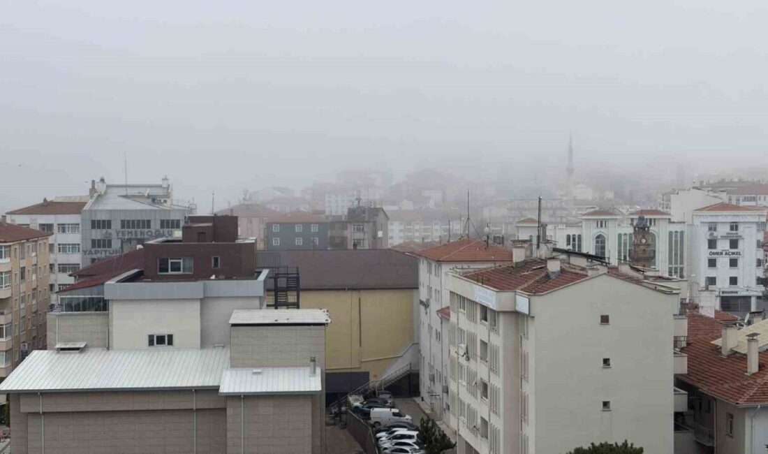 Yozgat’ta sabah saatlerinde etkili olan yoğun sis, kent genelinde görüş