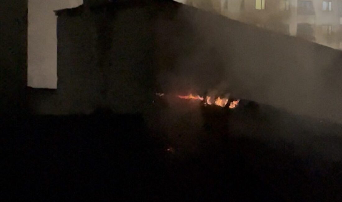 Hakkari’nin Yüksekova ilçesinde bulunan bir ekmek fırınının çatısında meydana gelen
